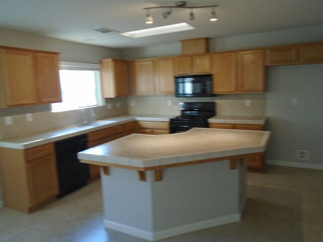 Foto del edificio - NORTHWEST! MOVE-IN SPECIAL $3225.00 TOTAL ...
