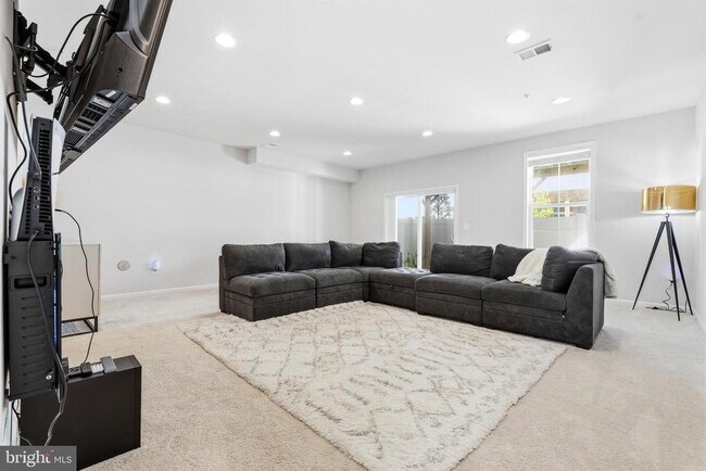 Foto del edificio - 2812 Lanham Hill Cir