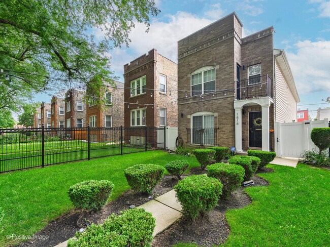 Building Photo - 1818 N Mason Ave