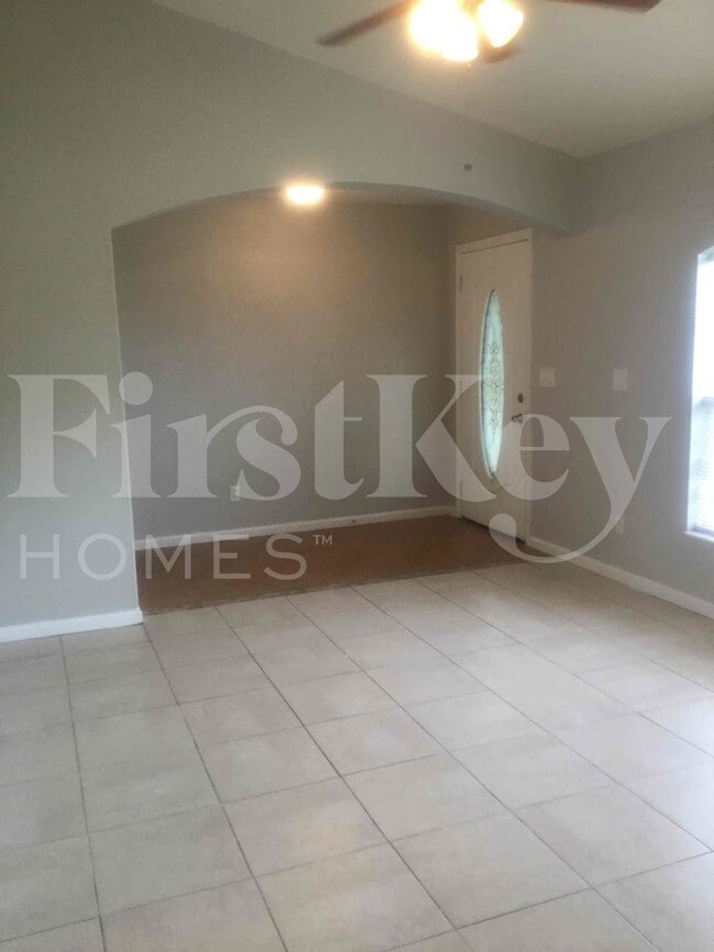 Building Photo - 662 SW Sandbar Terrace