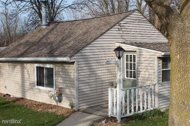 Building Photo - 2 br, 1 bath House - 715 E Wisconsin Ave