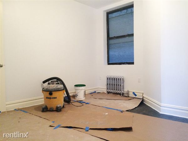 Building Photo - 107 Greenpoint Ave