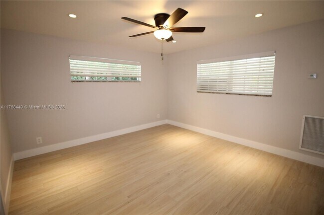 Foto del edificio - 4540 SW 15th St
