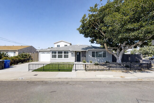 Building Photo - Renovated 3BD/1BA! Great Yard! (Lease out, pending signatures. Check back in a few days!)