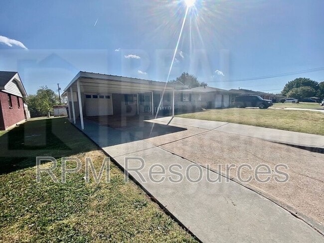 Foto del edificio - 616 Baer Dr