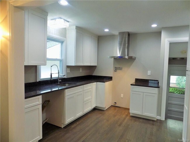 Foto del edificio - 235 Chippewa Rd