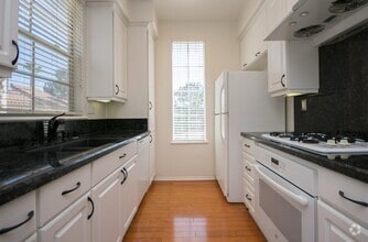 Building Photo - 3618 Bernwood Pl