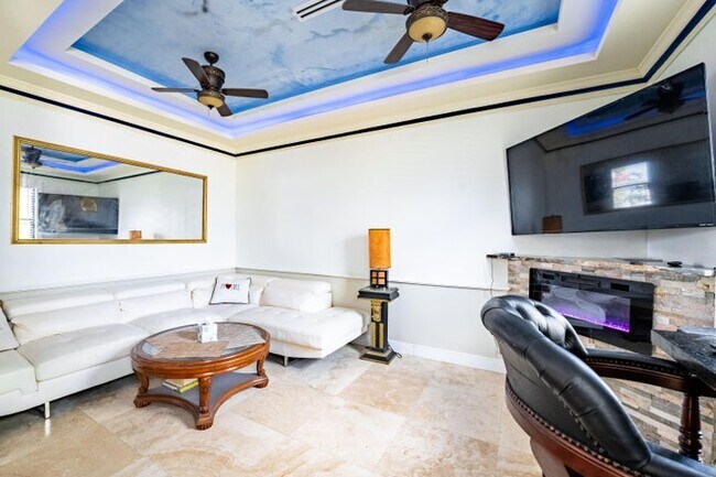 Foto del edificio - 1325 N Mangonia Dr