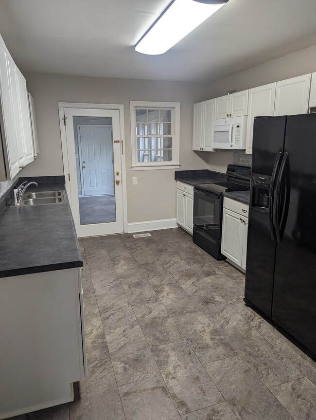 Kitchen - 1795 Old Charlotte Rd