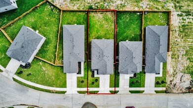 Building Photo - 3012 Majestic Sunrise Dr