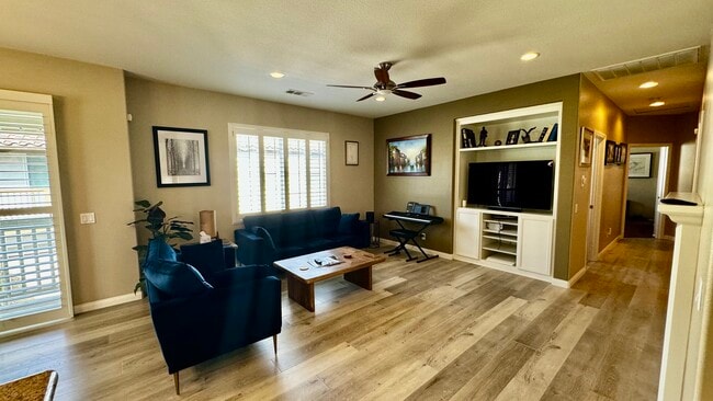 Building Photo - 206 Martindale Way