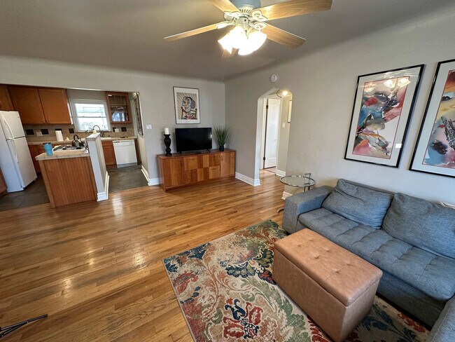 Foto del edificio - 2933 Ivanhoe St