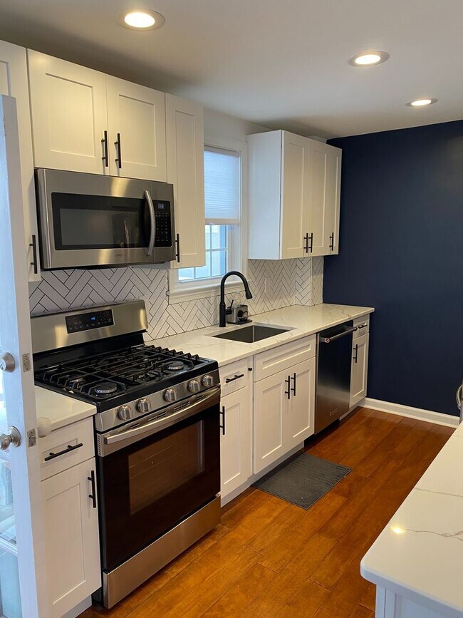 Foto del edificio - Gorgeous 3-Bedroom Townhouse in Ardmore! A...