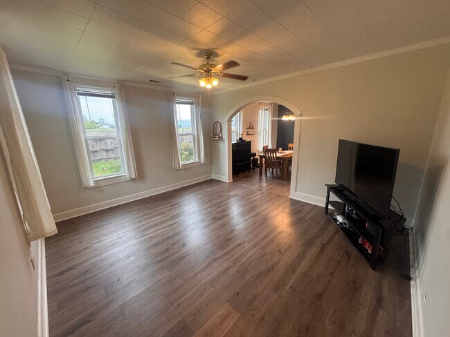 Sala de estar - 2736 McDermott St