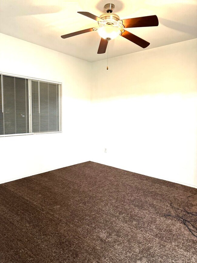 Foto del edificio - 1050 E Cactus Ave