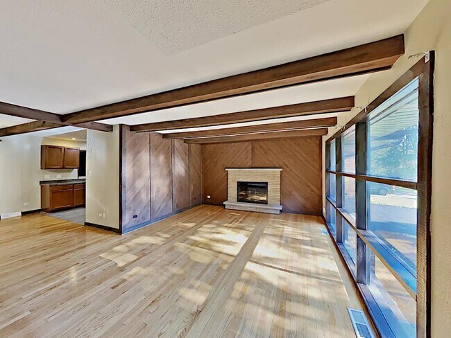 Foto del edificio - 16331 Mark Ln