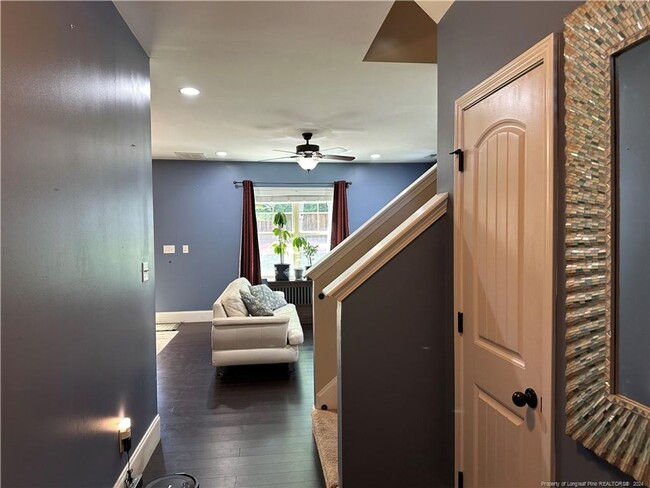 Building Photo - Gorgeous 3 bedroom 2.5 bath home!