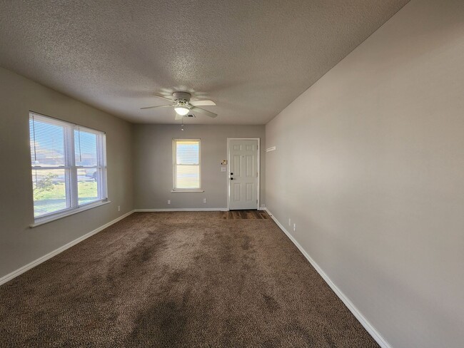 Building Photo - Cute 2 bed 1 bath house in Shawnee