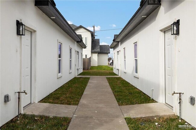 Foto del edificio - 1321 Joscelyn Dr