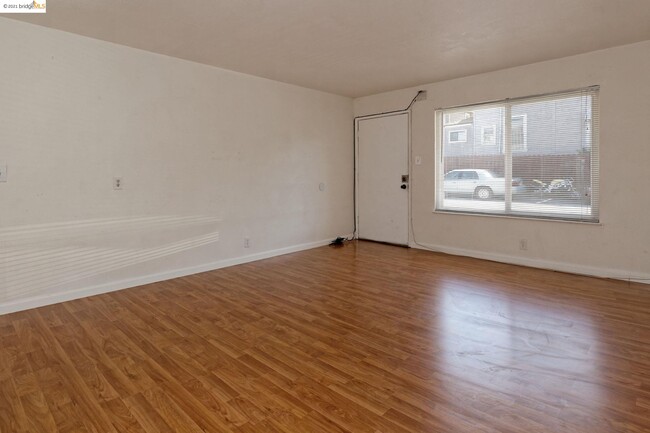 Building Photo - 740 27th St