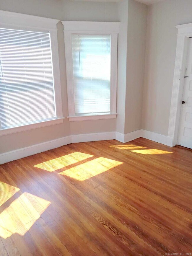 Foto del edificio - 121 Lounsbury St