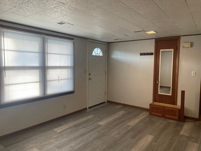 Building Photo - Located in Downtown Parkville