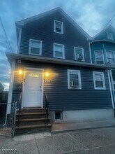 Building Photo - 208 Inslee Pl