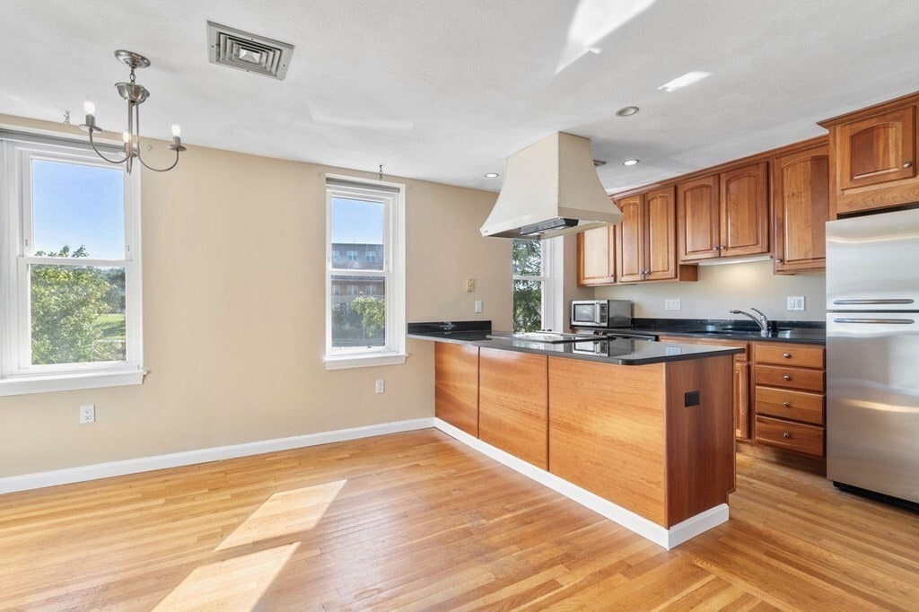 Primary Photo - 37 Essex St