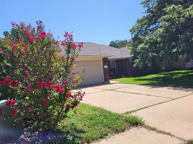Foto del edificio - 304 N Kings Canyon Dr