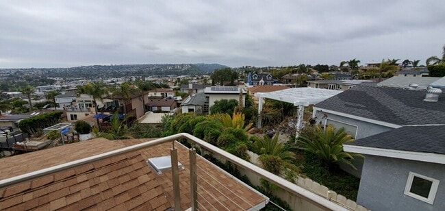 Building Photo - Fully Furnished Luxury Unit with Ocean and...