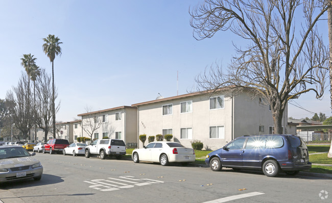 Building Photo - Walnuts Woods Apartments