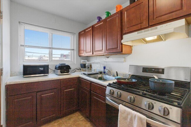 Foto del edificio - 6721 N Hermitage Ave
