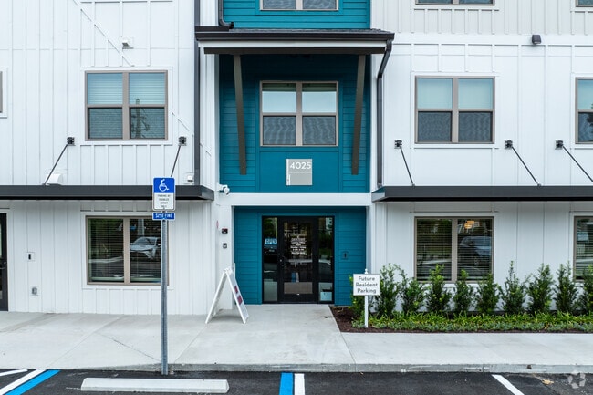 Front Entrance - Gavin Point