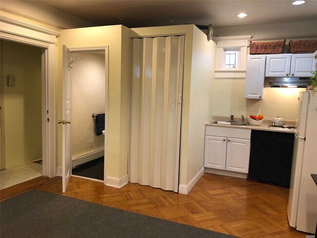 Foto del edificio - 42-40-42162 162nd St