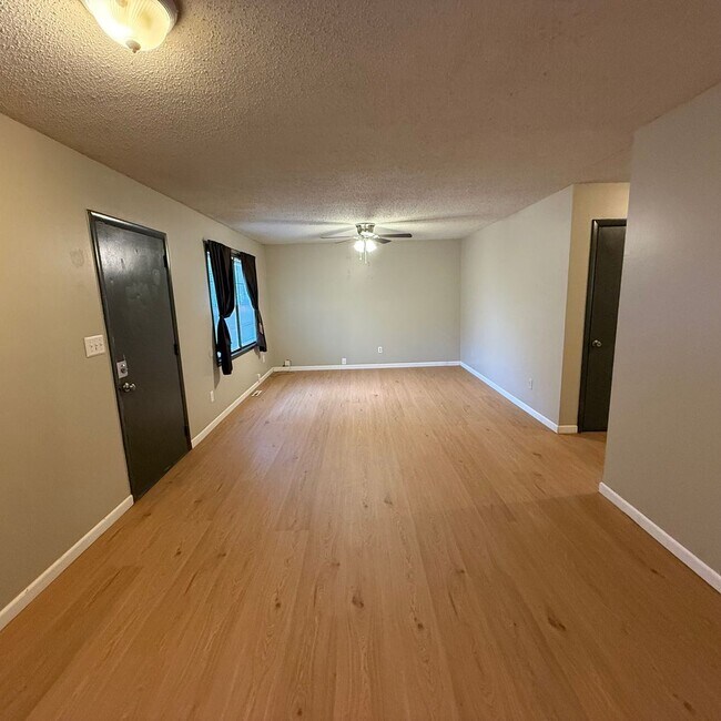 Foto del edificio - 2 Bedroom Home with unfinished Basement In SE Springfield