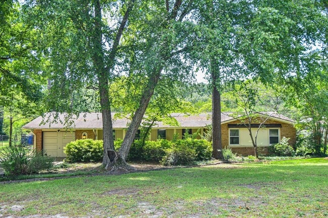 Building Photo - Available Now! 3 Bedroom 2 Bathroom Home- ...