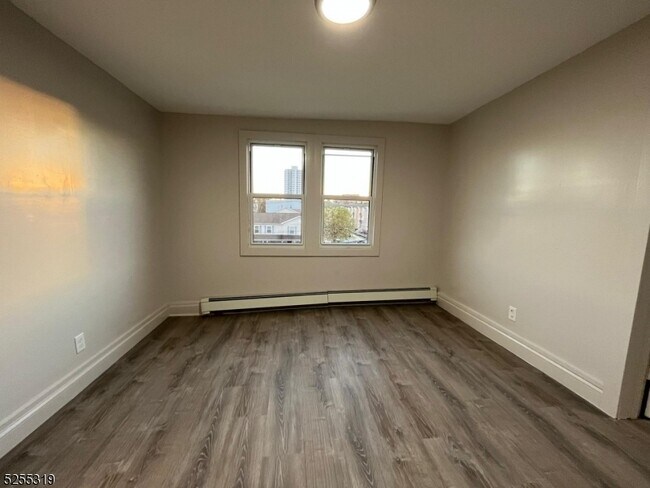 Building Photo - 39 3rd St