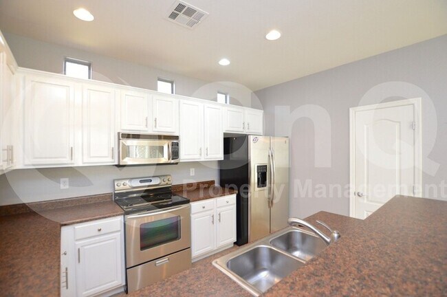 Building Photo - 2858 S Peel Dr