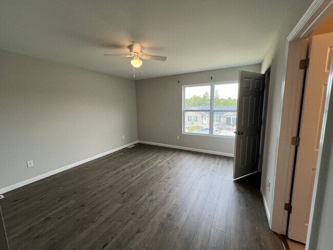 Foto del edificio - 3 bed 2 bath