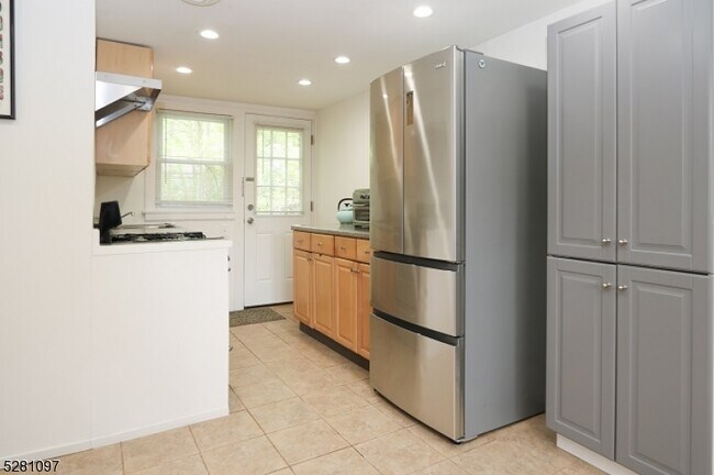 Foto del edificio - 27 Degraw Ave