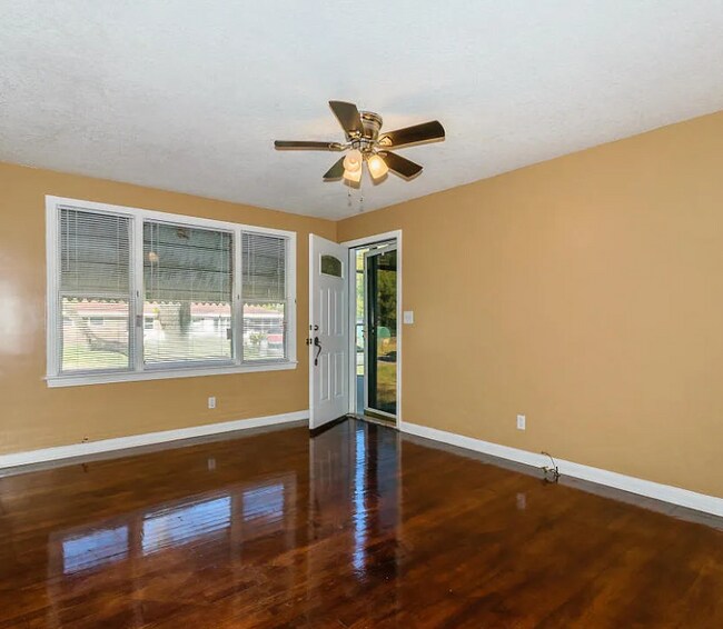 Foto del edificio - 5523 Minosa Cir E