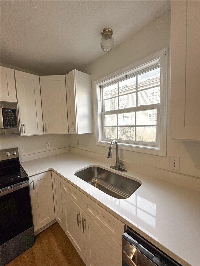 Foto del edificio - 1225 N Lee Dr