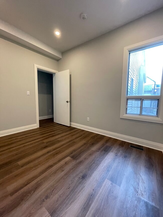 Building Photo - 798 Ossington Av