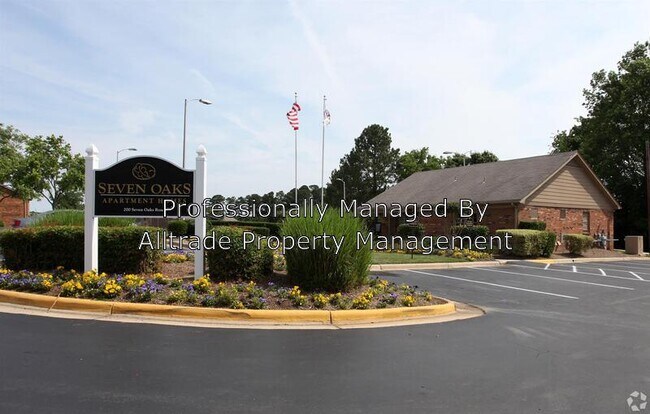 Foto del edificio - 225 Rippling Stream Rd