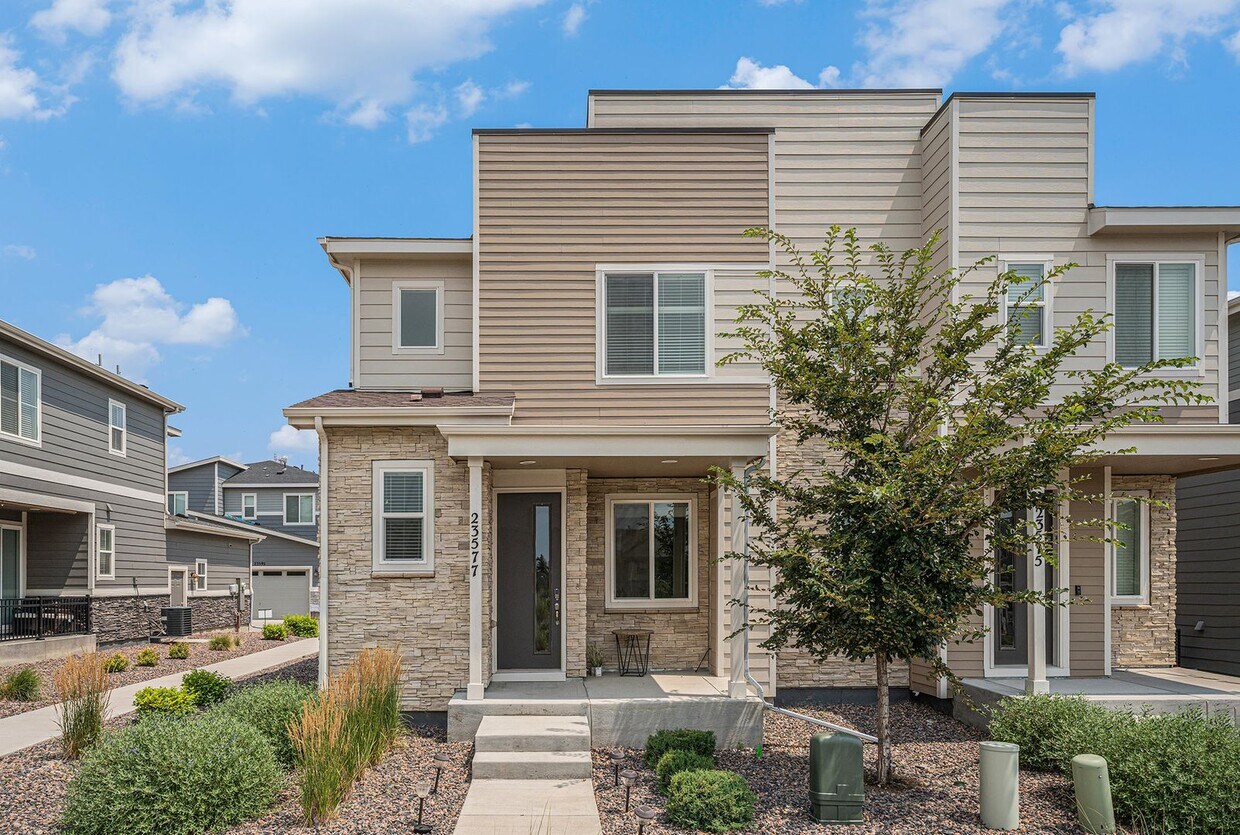 Spacious 3 bedroom home in the heart of Ly... - Spacious 3 bedroom home in the heart of Ly...