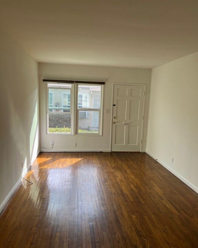 Foto del edificio - 2544 N Buena Vista St