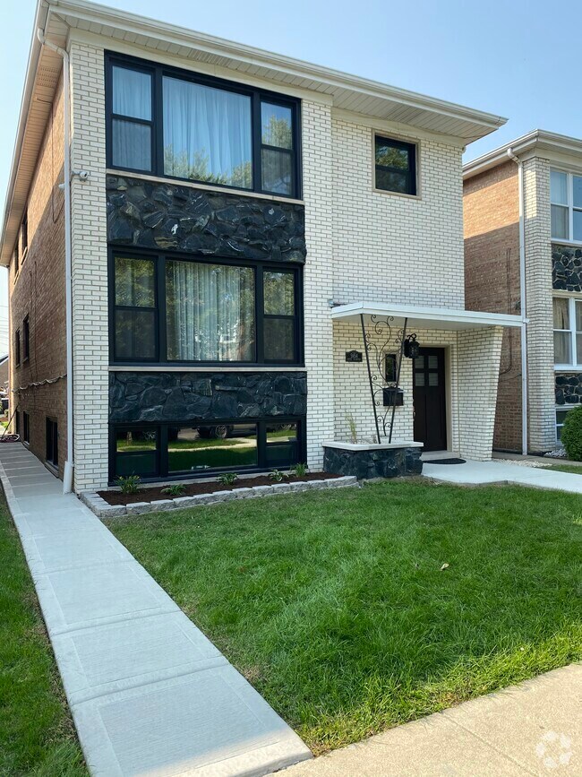 West Elsdon Apartments for Rent with a Balcony Chicago, IL 6