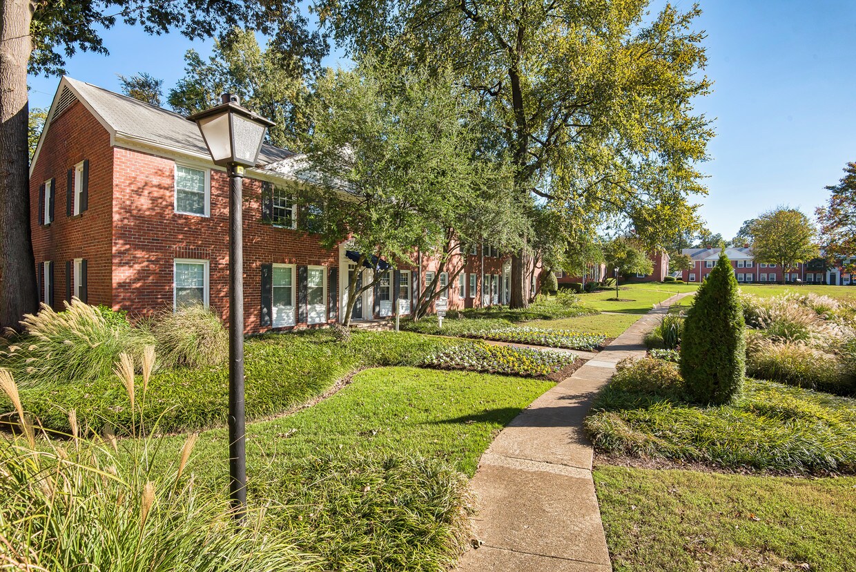 Woods Apartments in Memphis, TN