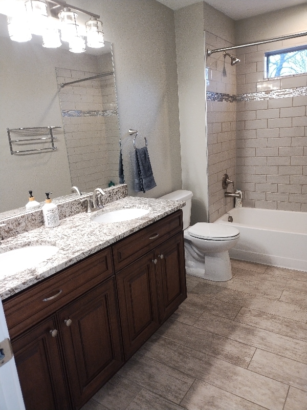 Building Photo - 208 Custer Ave