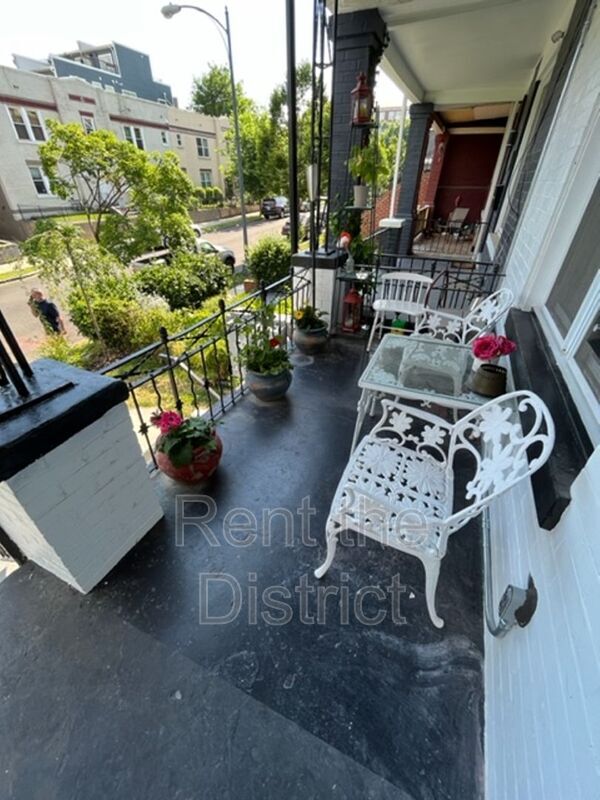 Foto del edificio - 318 Seaton Pl NE